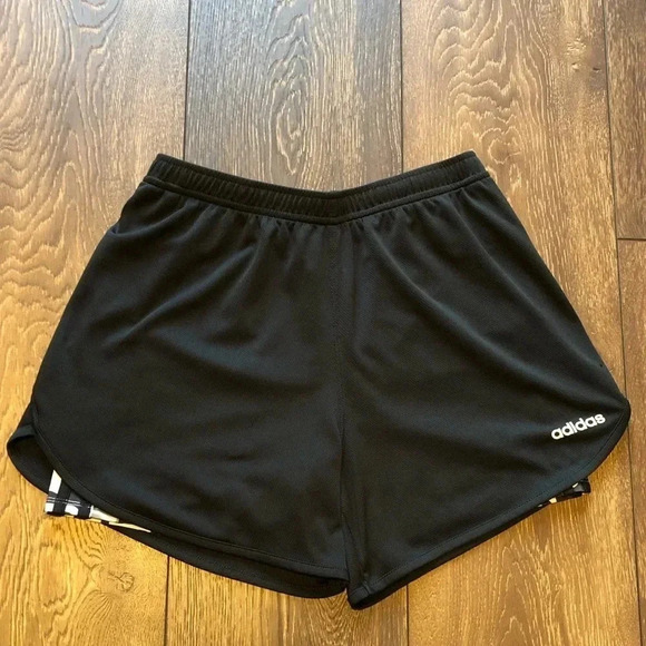 Girls Adidas shorts - Picture 1 of 4